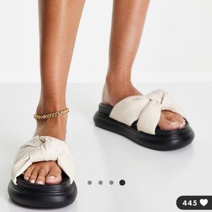 Perfect ASOS chunky slides
Sz 7 fits 7-8
